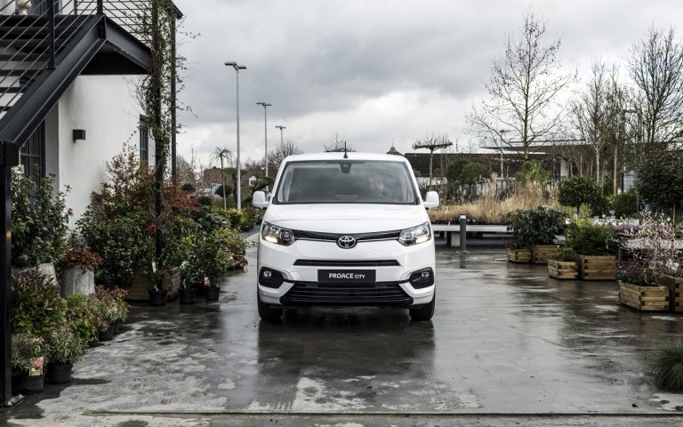 Nuovo Toyota Proace City: immagini ufficiali