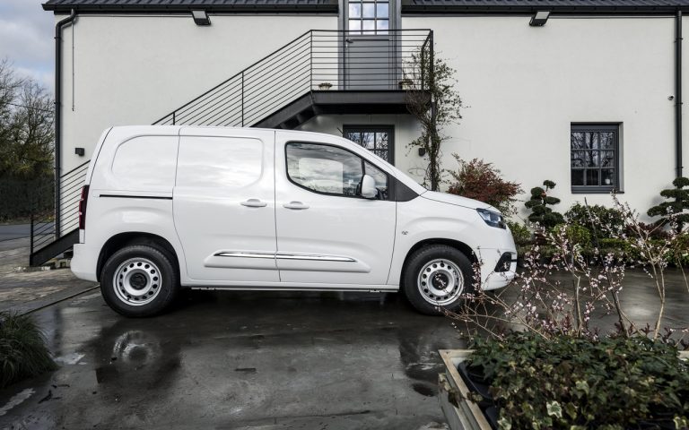 Nuovo Toyota Proace City: immagini ufficiali