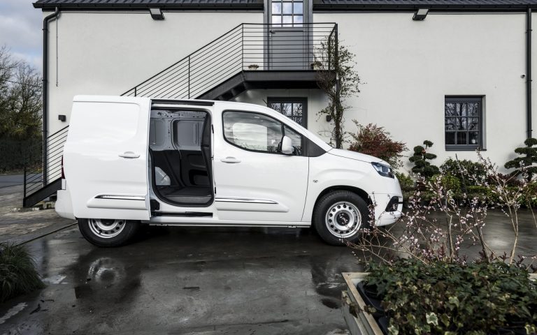 Nuovo Toyota Proace City: immagini ufficiali