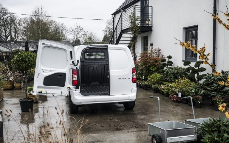 Nuovo Toyota Proace City: immagini ufficiali