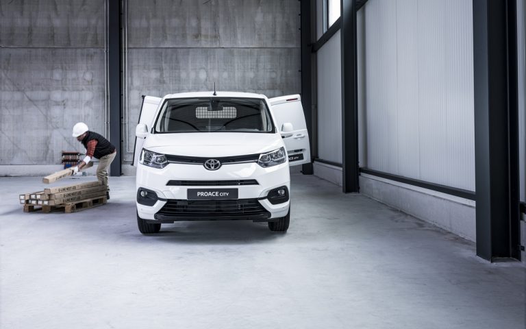 Nuovo Toyota Proace City: immagini ufficiali