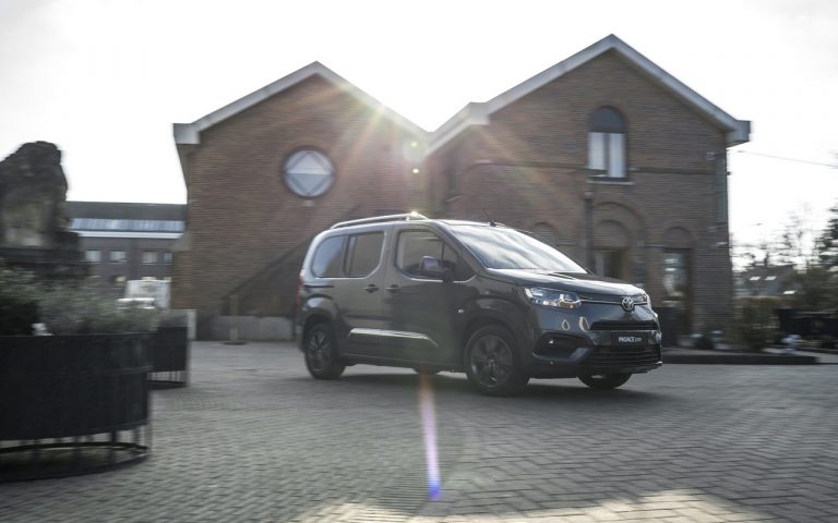 Nuovo Toyota Proace City: immagini ufficiali