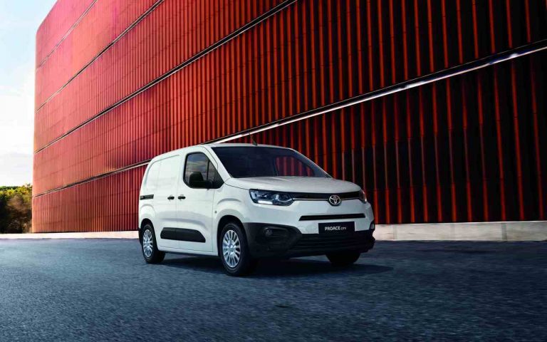 Nuovo Toyota Proace City: immagini ufficiali