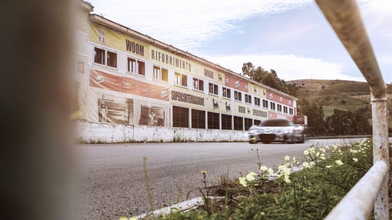 La Maserati MC20 celebra l’80° anniversario della vittoria alla Targa Florio