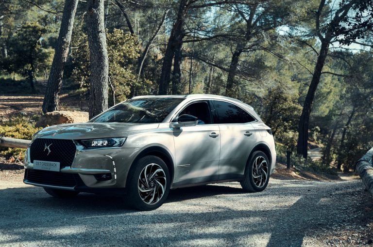 DS7 Crossback E-Tense 225: immagini ufficiali