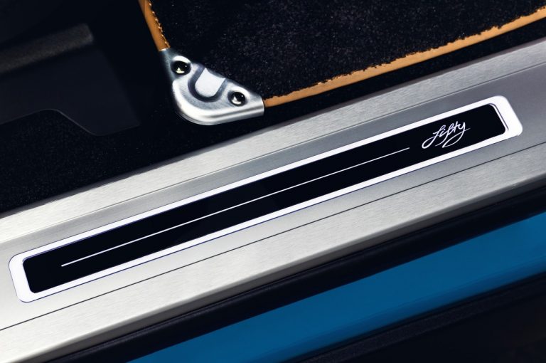 Range Rover Fifty 2020: immagini ufficiali