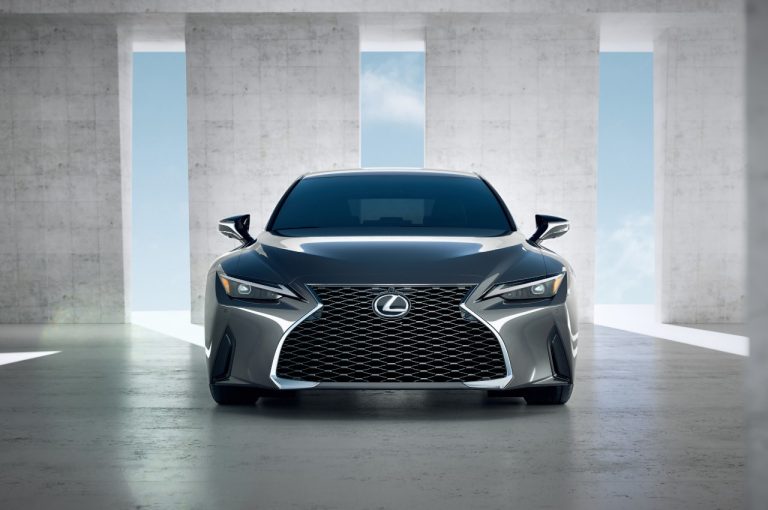 Lexus IS 2020: immagini ufficiali