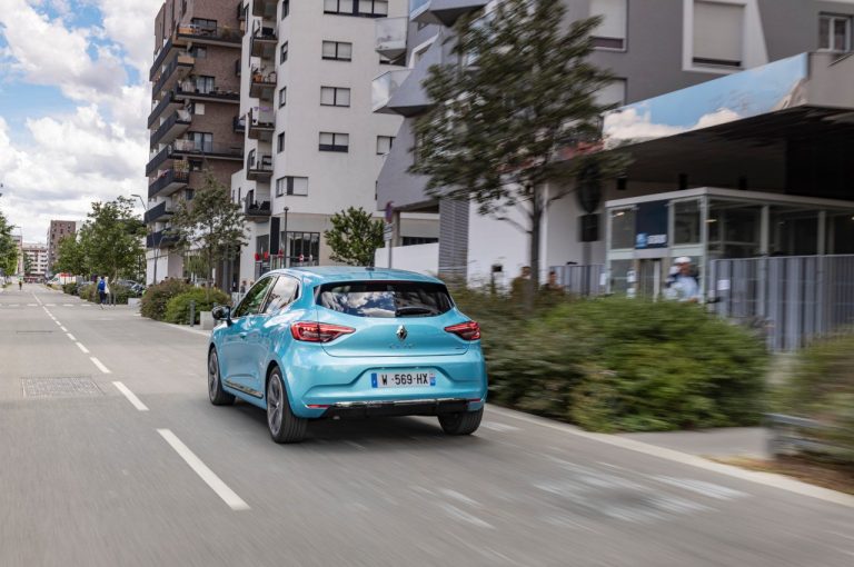 Renault Clio E-Tech Hybrid 2020: immagini ufficiali