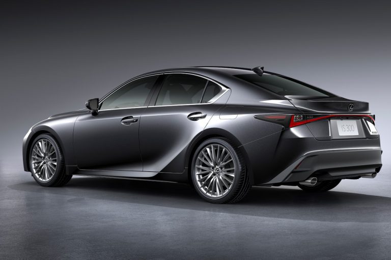 Lexus IS 2020: immagini ufficiali