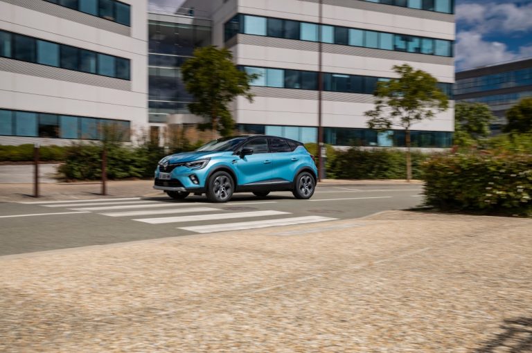 Renault Captur E-Tech Plug-in Hybrid 2020: immagini ufficiali