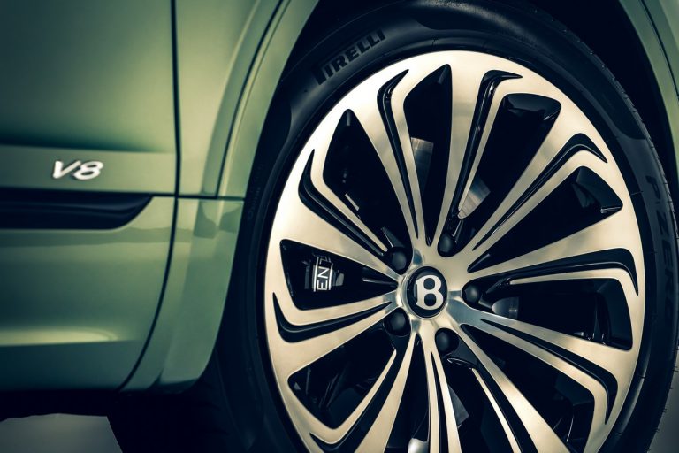 Bentley Bentayga 2021: immagini ufficiali