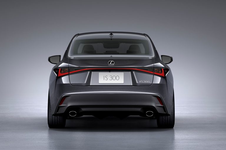 Lexus IS 2020: immagini ufficiali