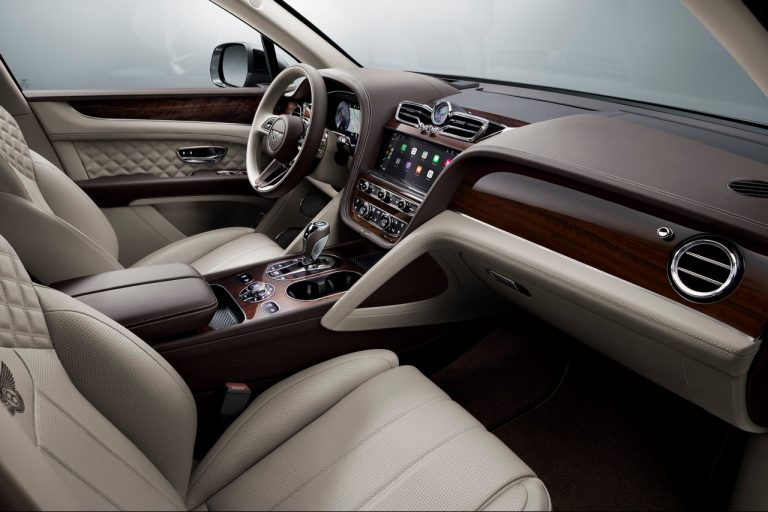 Bentley Bentayga 2021: immagini ufficiali