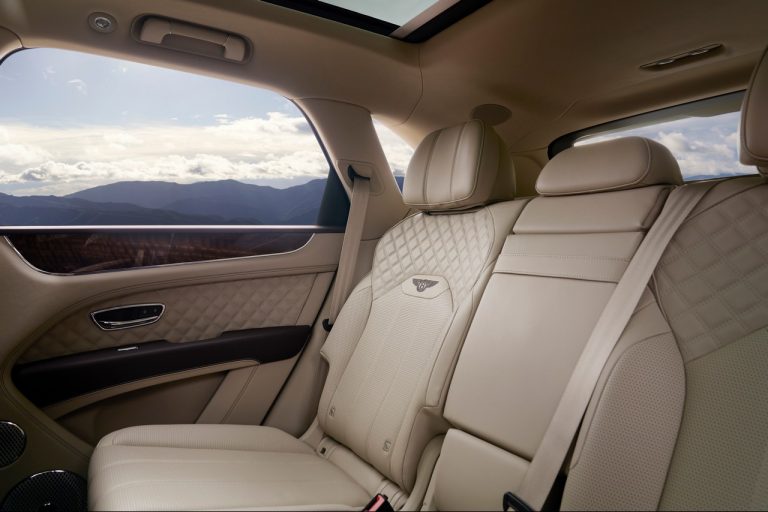 Bentley Bentayga 2021: immagini ufficiali