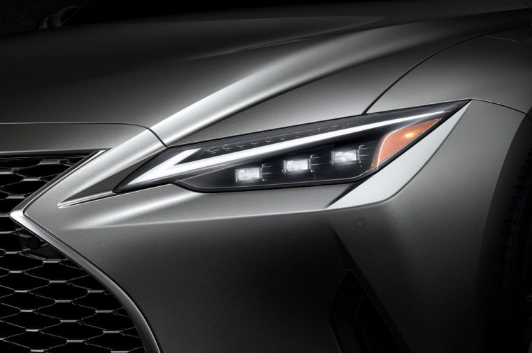 Lexus IS 2020: immagini ufficiali