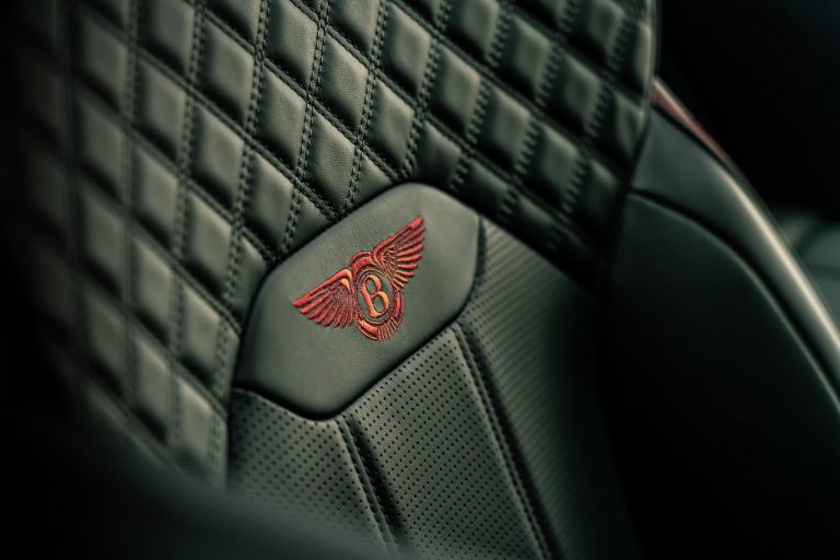Bentley Bentayga 2021: immagini ufficiali