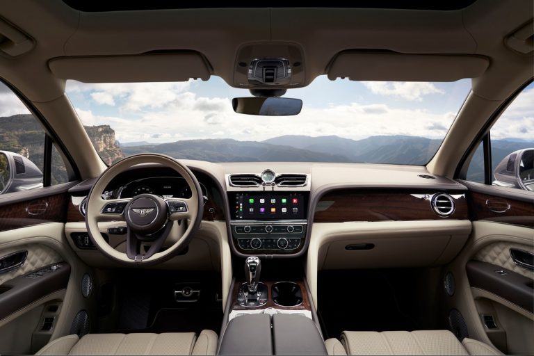 Bentley Bentayga 2021: immagini ufficiali