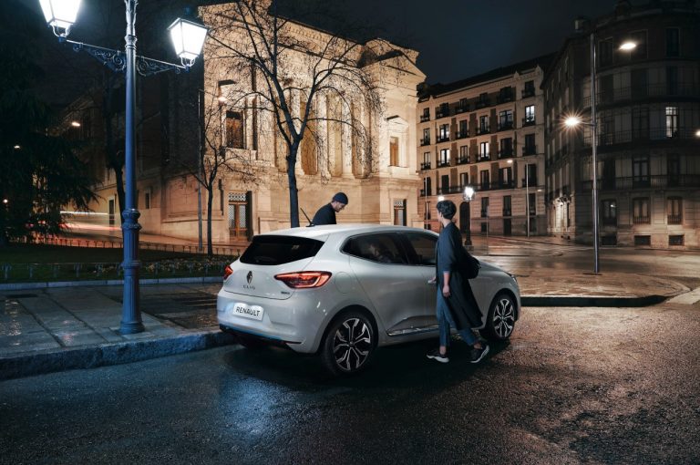 Renault Clio E-Tech Hybrid 2020: immagini ufficiali