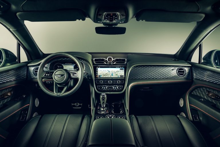 Bentley Bentayga 2021: immagini ufficiali