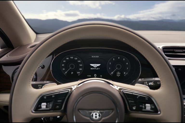 Bentley Bentayga 2021: immagini ufficiali