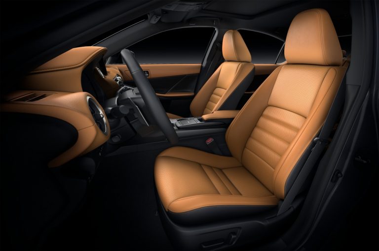 Lexus IS 2020: immagini ufficiali