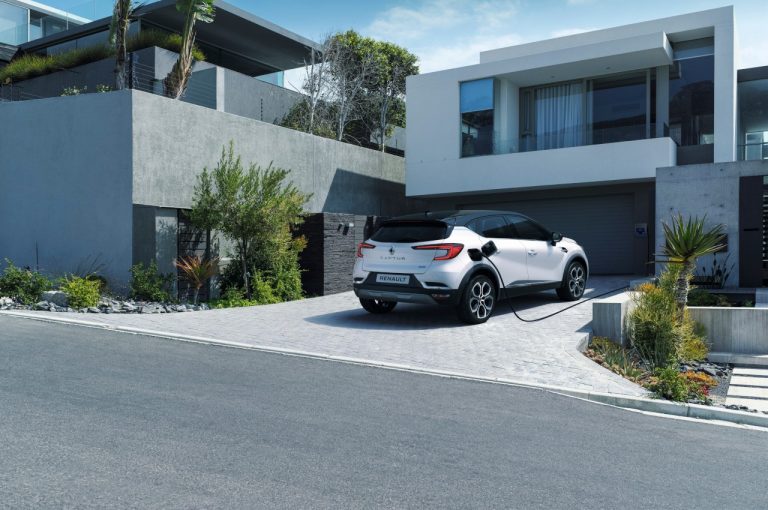 Renault Captur E-Tech Plug-in Hybrid 2020: immagini ufficiali