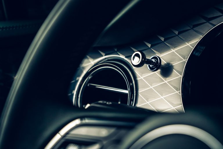 Bentley Bentayga 2021: immagini ufficiali