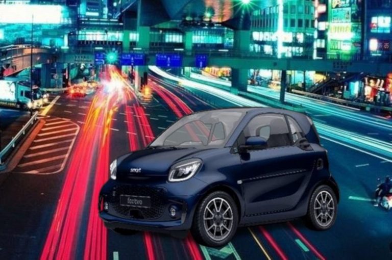 Smart Fortwo EQ Parisblue e Fortwo Cabrio EQ Suitgray 2020: immagini ufficiali