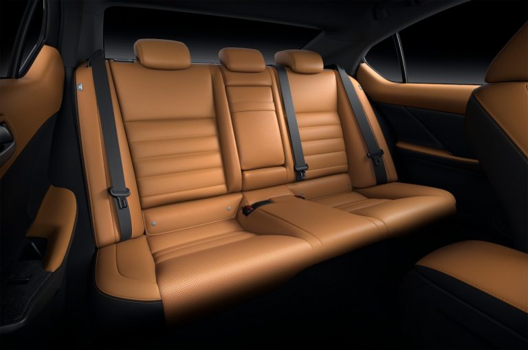 Lexus IS 2020: immagini ufficiali