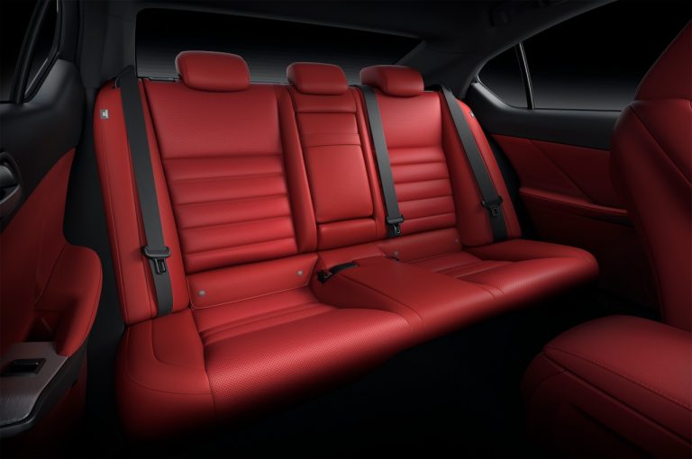 Lexus IS 2020: immagini ufficiali