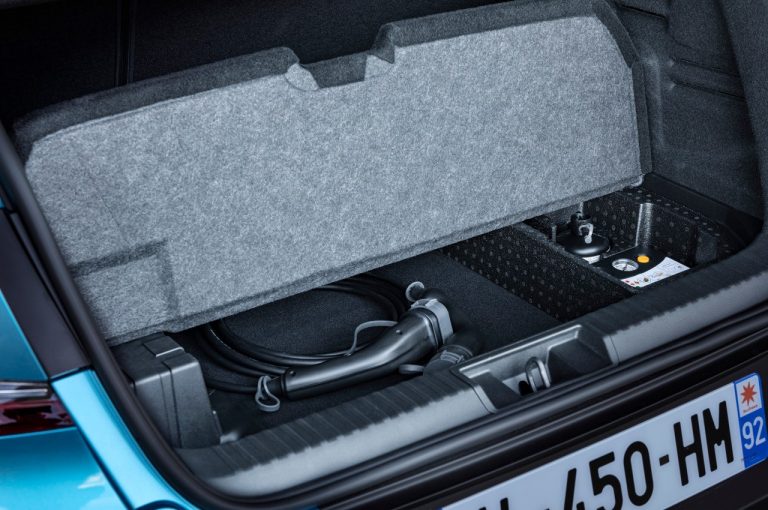 Renault Captur E-Tech Plug-in Hybrid 2020: immagini ufficiali
