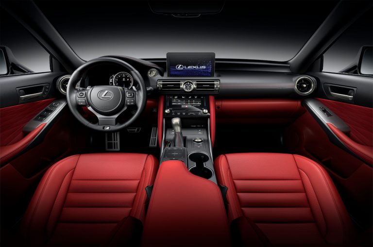 Lexus IS 2020: immagini ufficiali