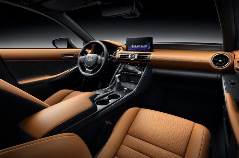 Lexus IS 2020: immagini ufficiali