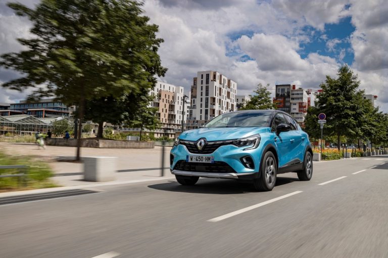 Renault Captur E-Tech Plug-in Hybrid 2020: immagini ufficiali
