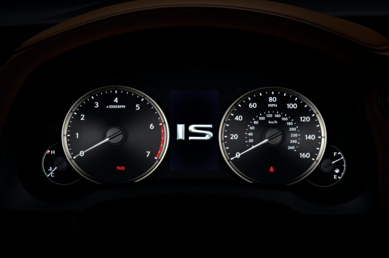 Lexus IS 2020: immagini ufficiali