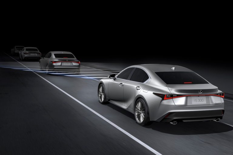 Lexus IS 2020: immagini ufficiali