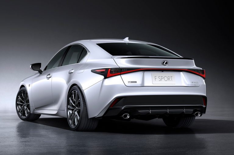 Lexus IS 2020: immagini ufficiali