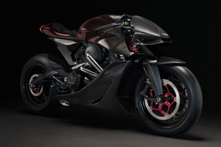 AMB 001 by Aston Martin e Brough Superior, primi test in pista