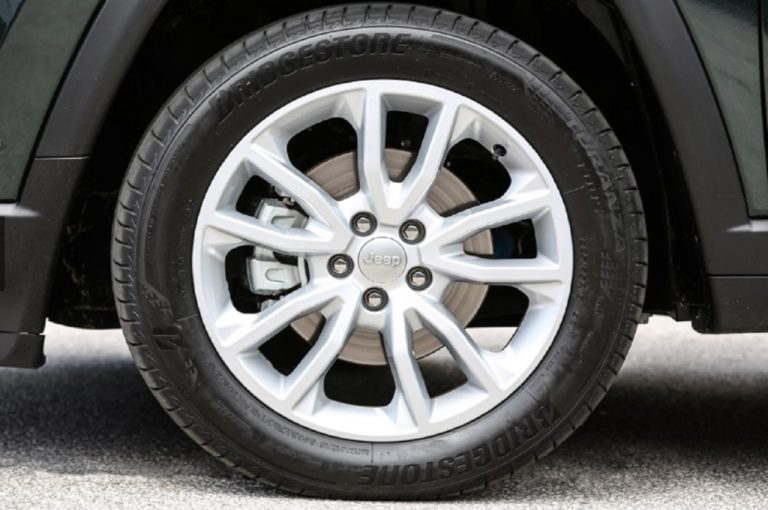 Jeep Compass 1.3 T4 2020: nuove immagini ufficiali