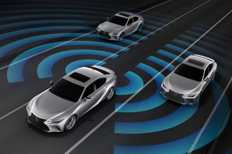 Lexus IS 2020: immagini ufficiali