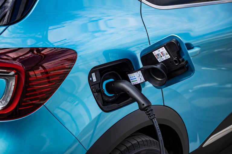 Renault Captur E-Tech Plug-in Hybrid 2020: immagini ufficiali