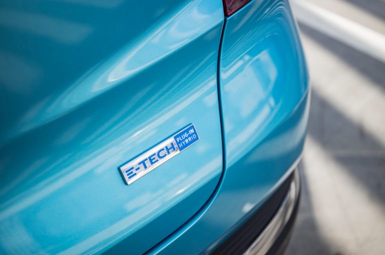 Renault Captur E-Tech Plug-in Hybrid 2020: immagini ufficiali