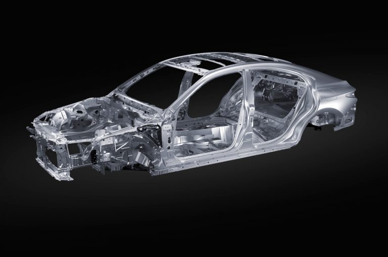 Lexus IS 2020: immagini ufficiali