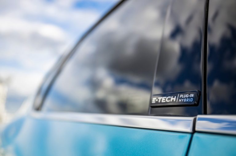 Renault Captur E-Tech Plug-in Hybrid 2020: immagini ufficiali