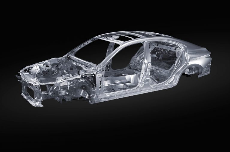 Lexus IS 2020: immagini ufficiali