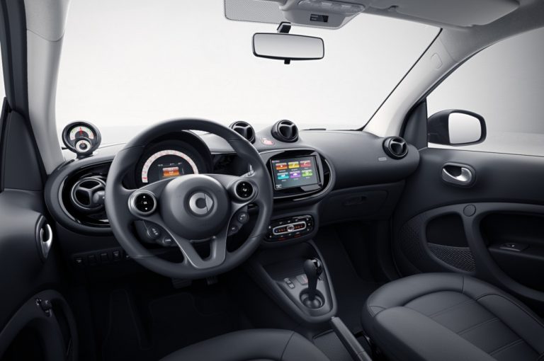 Smart Fortwo EQ Parisblue e Fortwo Cabrio EQ Suitgray 2020: immagini ufficiali