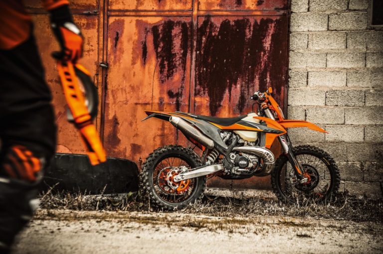 KTM, nuova gamma Enduro Exc 2021: immagini ufficiali