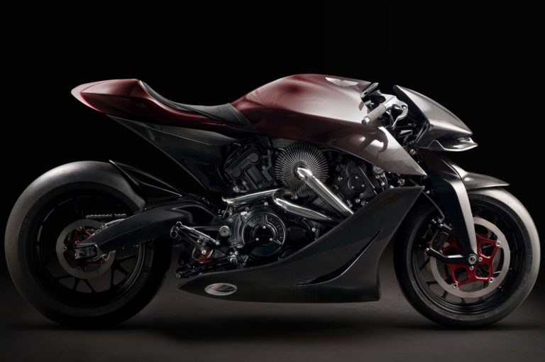 AMB 001 by Aston Martin e Brough Superior, primi test in pista