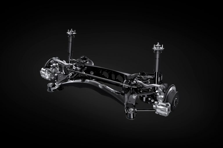 Lexus IS 2020: immagini ufficiali