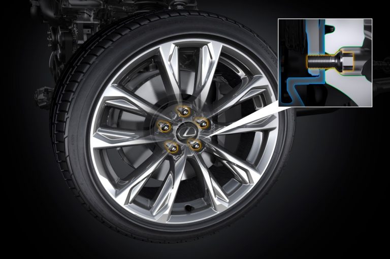 Lexus IS 2020: immagini ufficiali